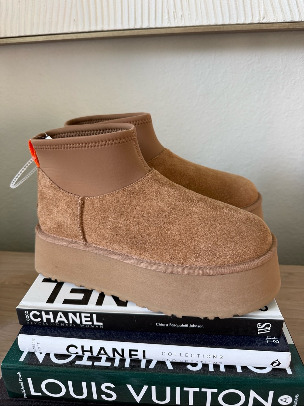 UGG Dipper Mini Boots Chestnut Size 9